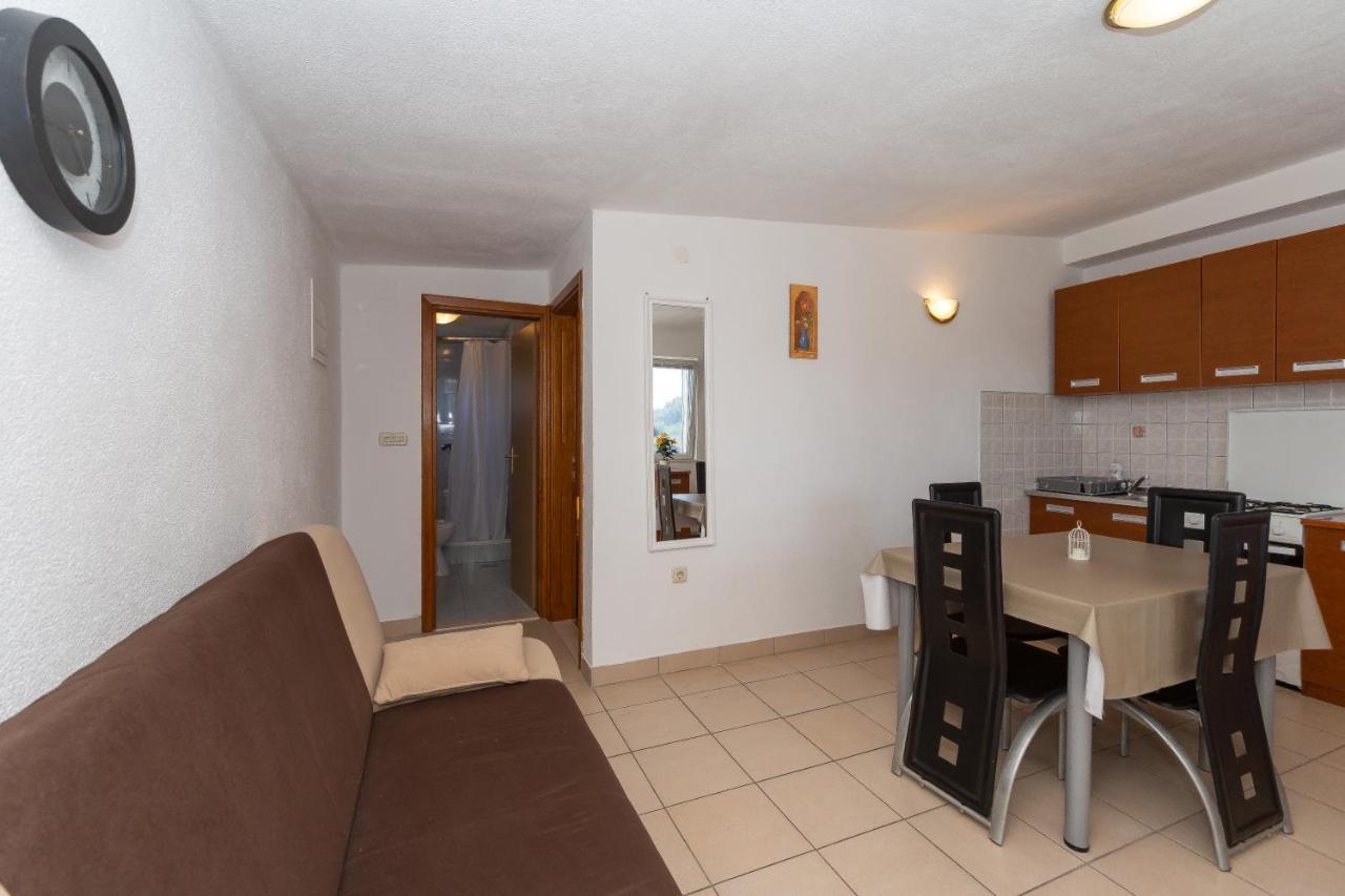 Dada Apartment